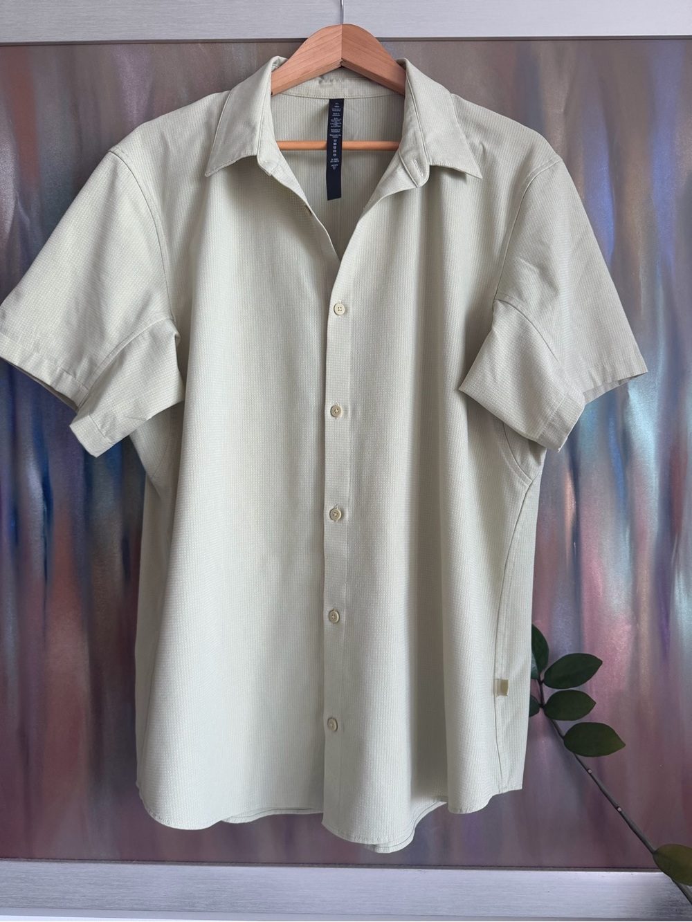 Lululemon Airing Easy WovenAir Fog Green Short Sleeve Button Down Shirt Men’s XL